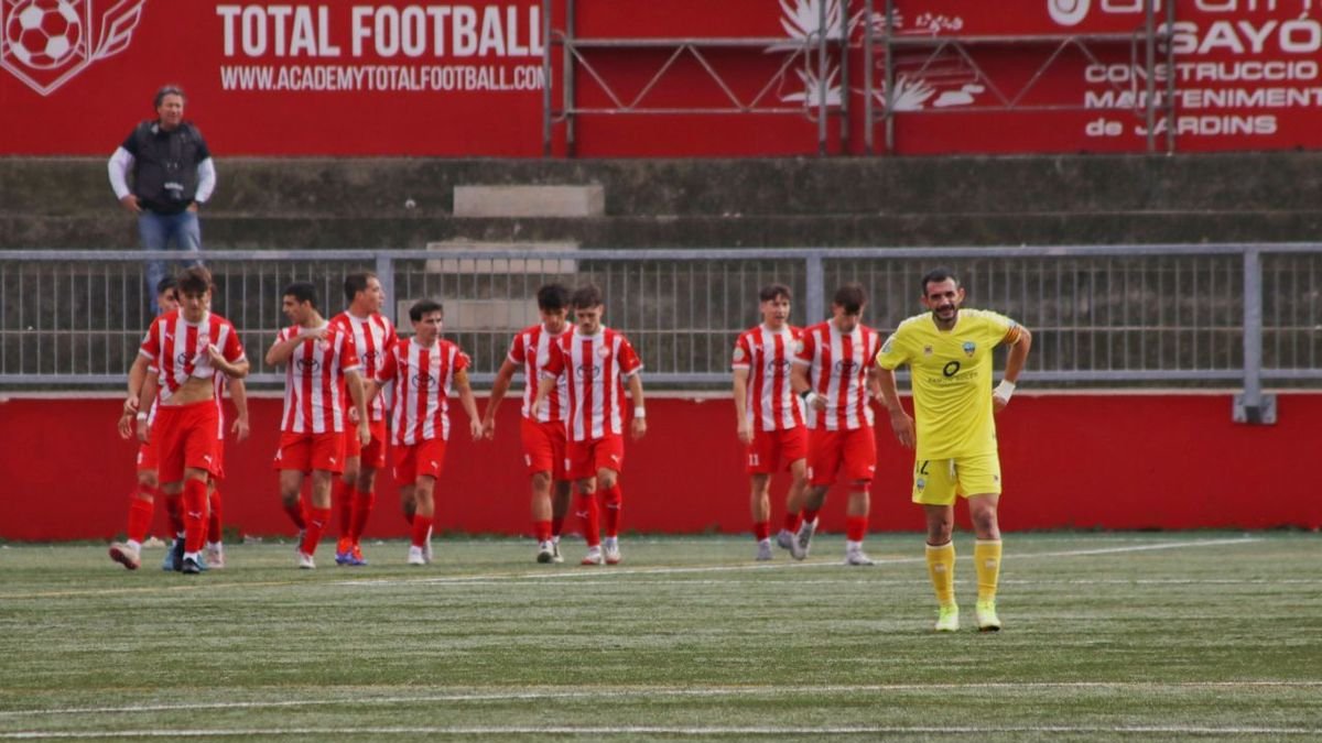 Òscar Rubio, amb gest contrariat, després que el Vic anotés el primer gol del partit. - ALEX SAMPER