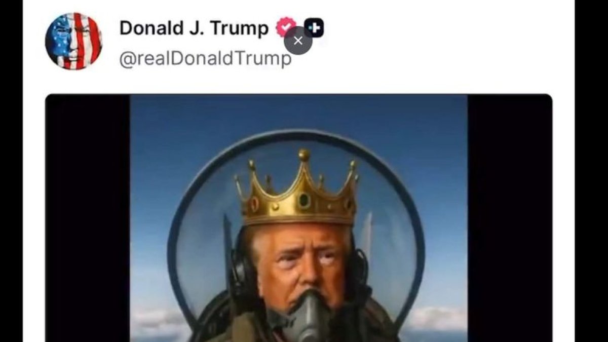 El vídeo en què Trump, amb corona, bombardeja gent amb femta.