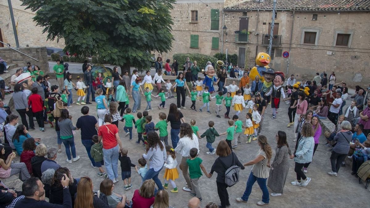 Taller de danses tradicionals amb l’Esbart Albada. - LAIA PEDRÓS