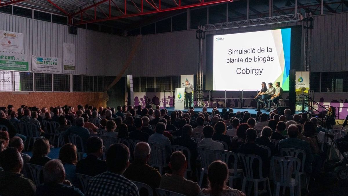 La presentació del projecte de la planta de biogàs va reunir dijous 500 assistents a la Sentiu. - PAU PASCUAL PRAT