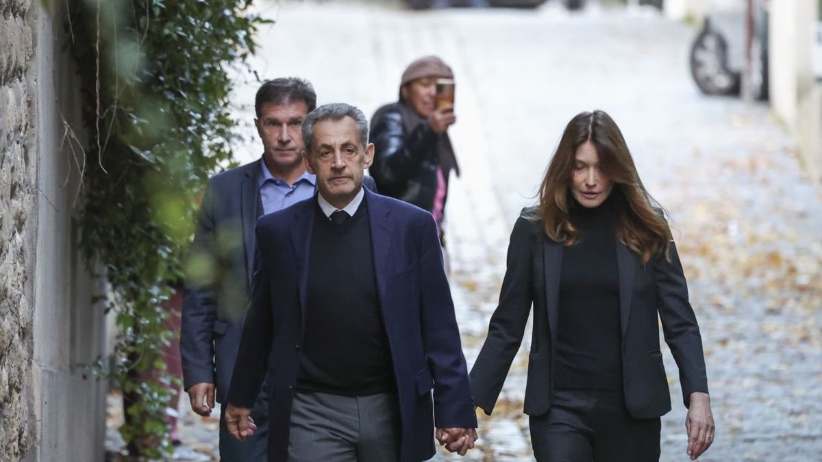 Nicolas Sarkozy junto a su esposa, la modelo Carla Bruni. - EUROPA PRESS
