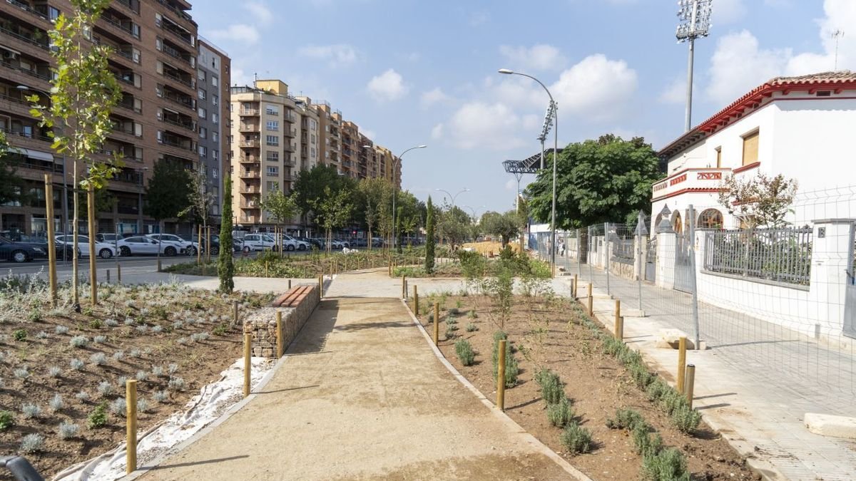 La rambla verde de Doctor Fleming, casi lista tras más de 10 meses - PAU PASCUAL