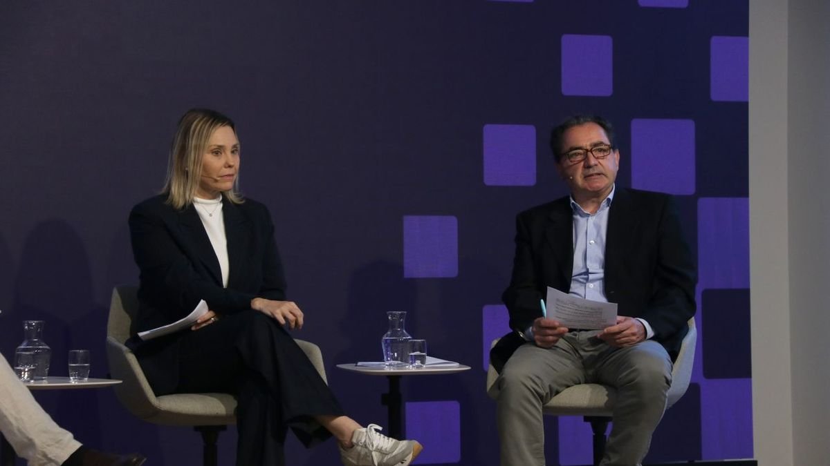 Mònica Gregori y Carlos Rabaneda, ayer en rueda de prensa. - ACN