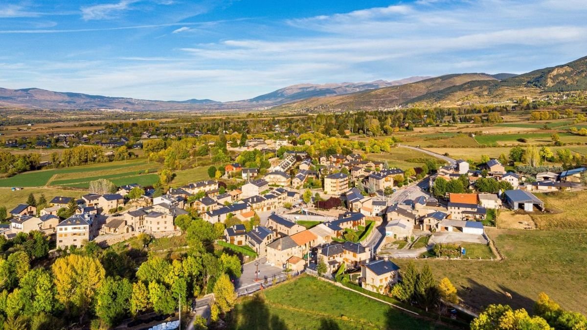 Vista general de la población de Prats i Sansor, en la Cerdanya. - AJUNTAMENT DE PRATS I SANSOR