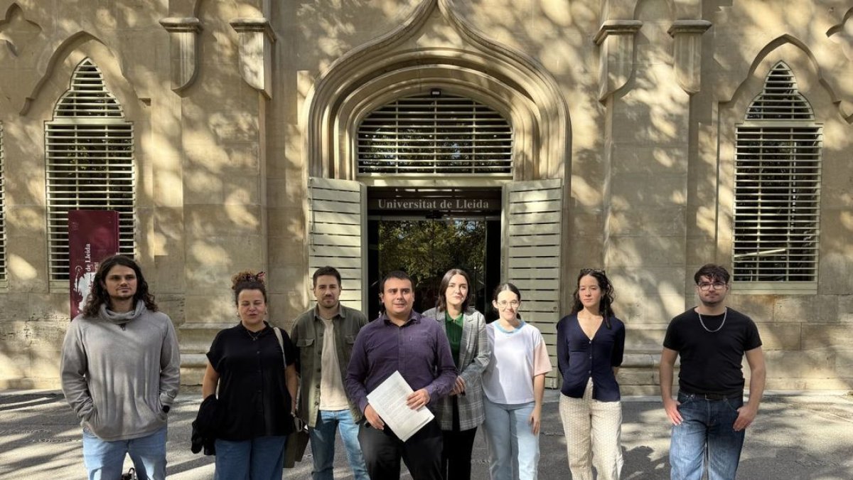 Doctorands van denunciar la seua situació davant del Rectorat. - MARC CARBONELL