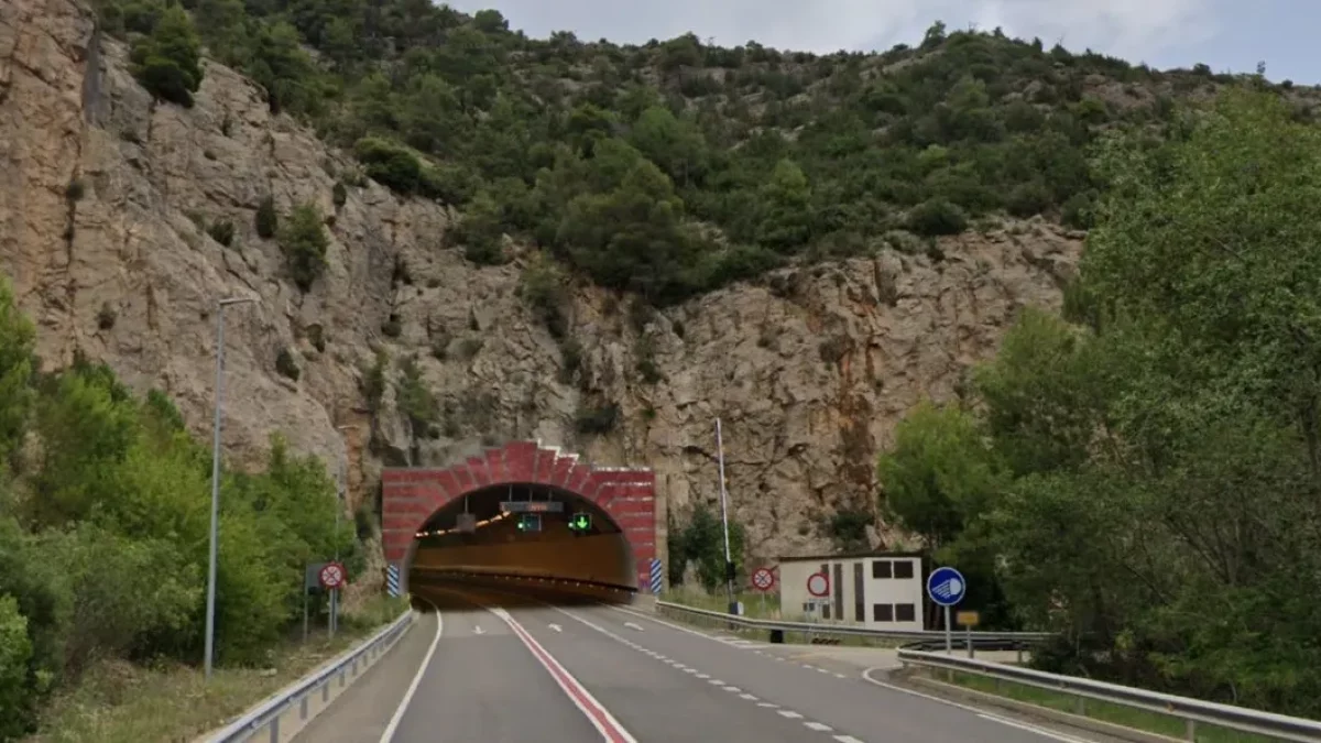 El túnel de la C-14 en el qual s’instal·laran panells solars. - SEGRE