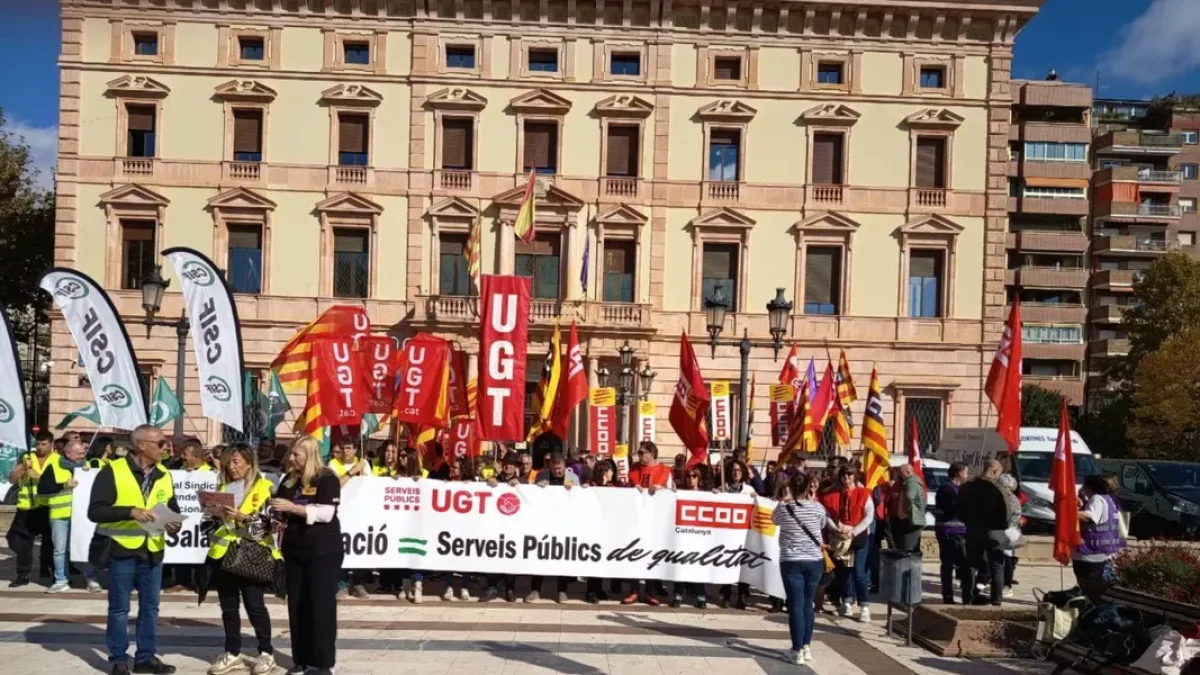 Concentració davant la subdelegació del Govern central a Lleida. - CCOO DE LLEIDA