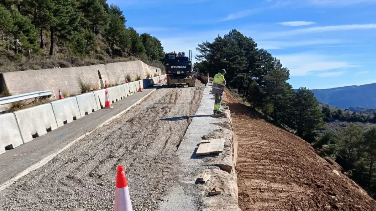 S’ha construït un mur d’escullera amb drenatge interior. - DIPUTACIÓ