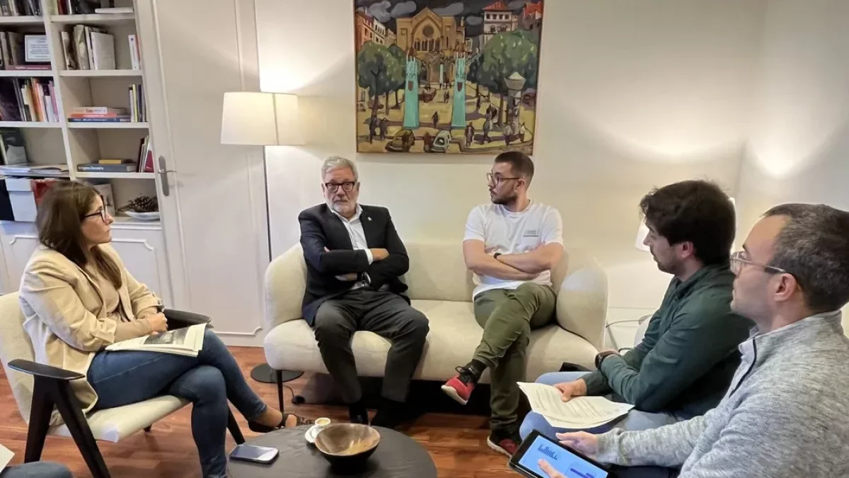 Larrosa i Morón, amb membres de la plataforma d’usuaris. - AJUNTAMENT DE LLEIDA