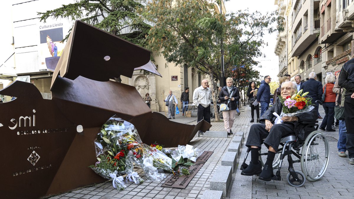 homenatge a les víctimes del bombardeig del Liceu Escolar
