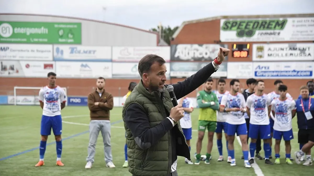 Kiku Parcerisas ha deixat de ser l’entrenador del Mollerussa després de la golejada encaixada diumenge. - SANTI IGLESIAS