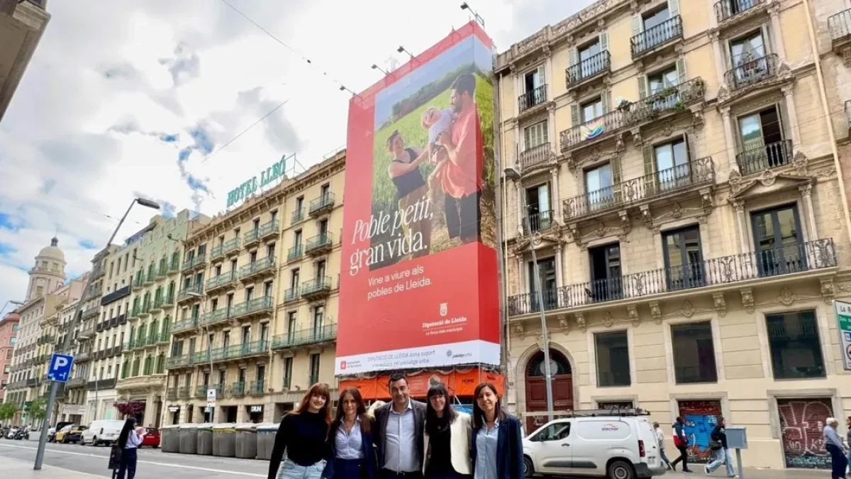 S’ha desplegat una gran pancarta a Barcelona. - DIPUTACIÓ