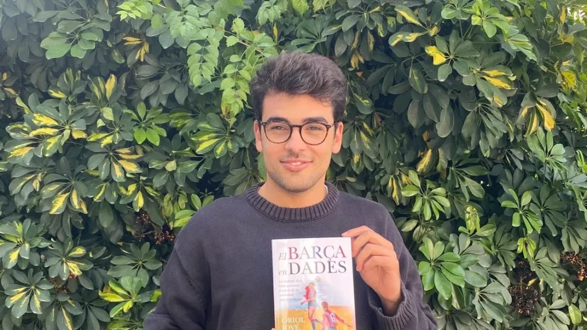 El periodista lleidatà Oriol Jové, amb el seu llibre ‘El Barça en Dades’.