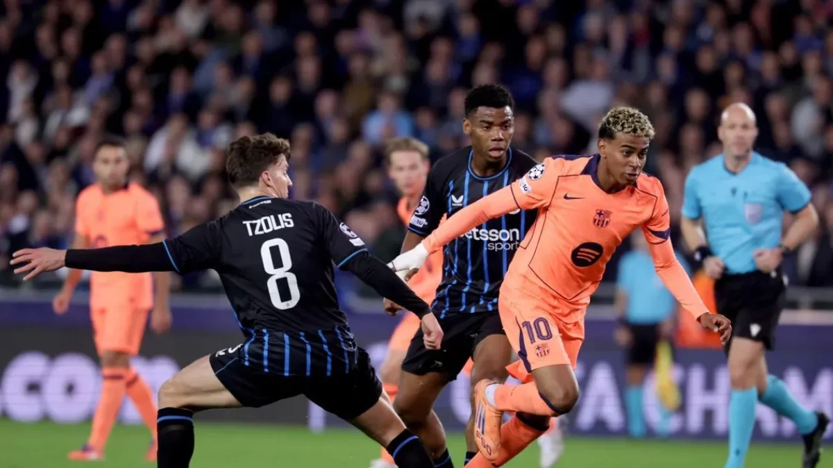 Lamine Yamal, que va ser el millor blaugrana, supera Tzolis. - EFE