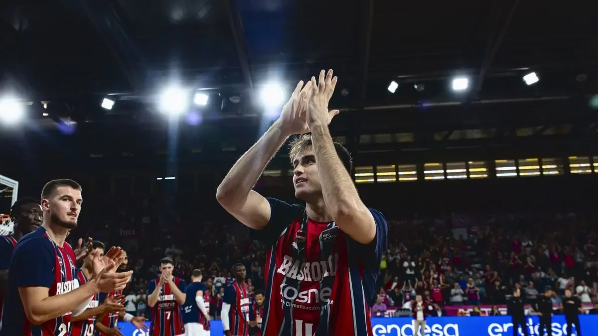 Rafa Villar recibió una sonora ovación cuando fue presentado. - ACB PHOTO/POL PUERTAS