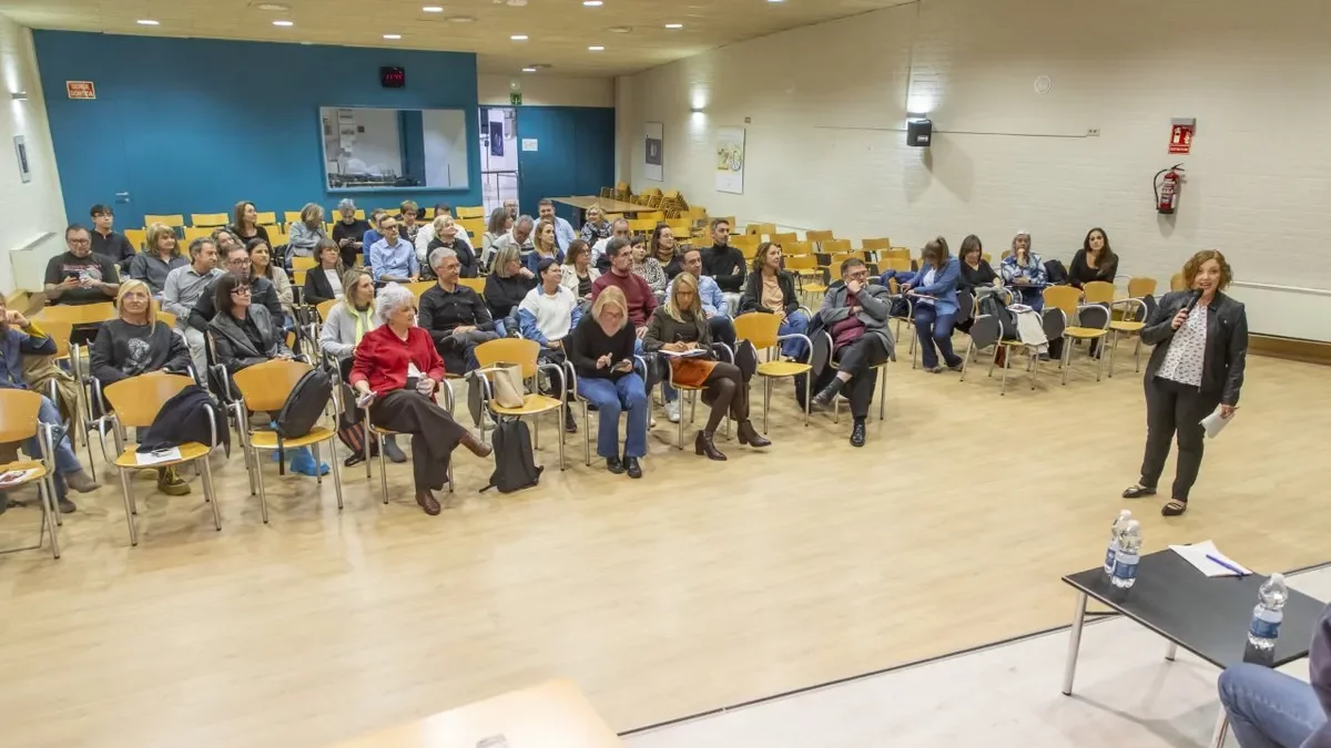 La jornada es va celebrar a l’Escola Oficial d’Idiomes (EOI). - JORDI ECHEVARRIA