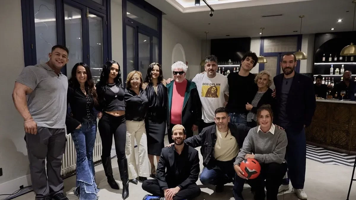 Rosalía y el resto de famosos que acudieron el lunes a ‘La revuelta’. - LA REVUELTA