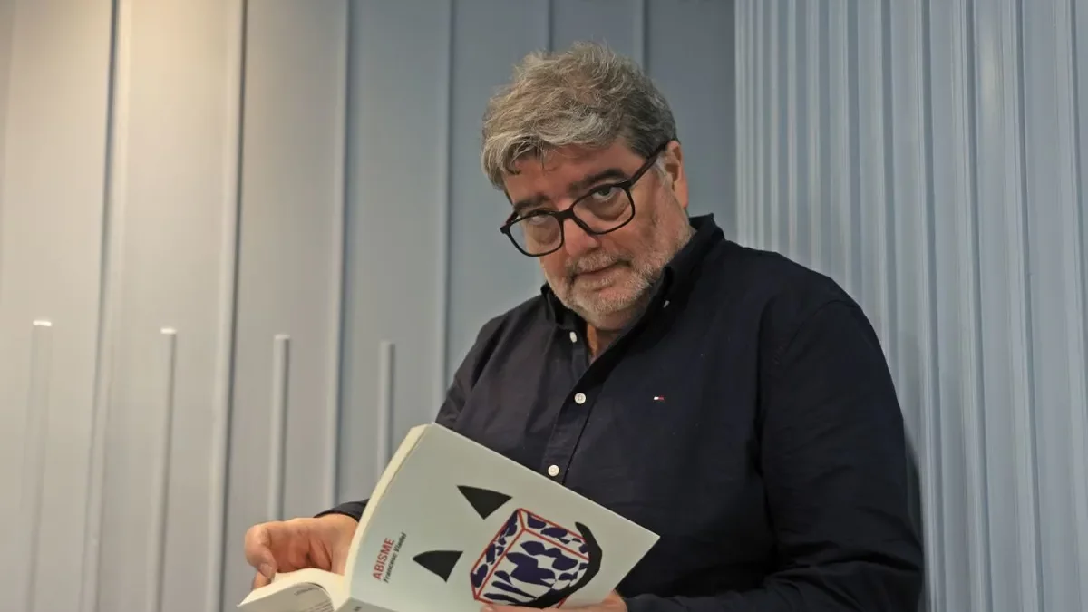 L’escriptor, periodista i sociòleg valencià Francesc Viadel, professor de la Universitat Ramon Llull. - AMADO FORROLLA