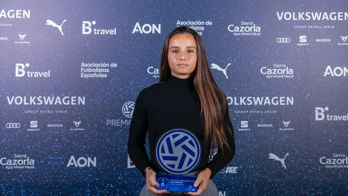 Noe Fernández recull el seu trofeu d’MVP - AFE