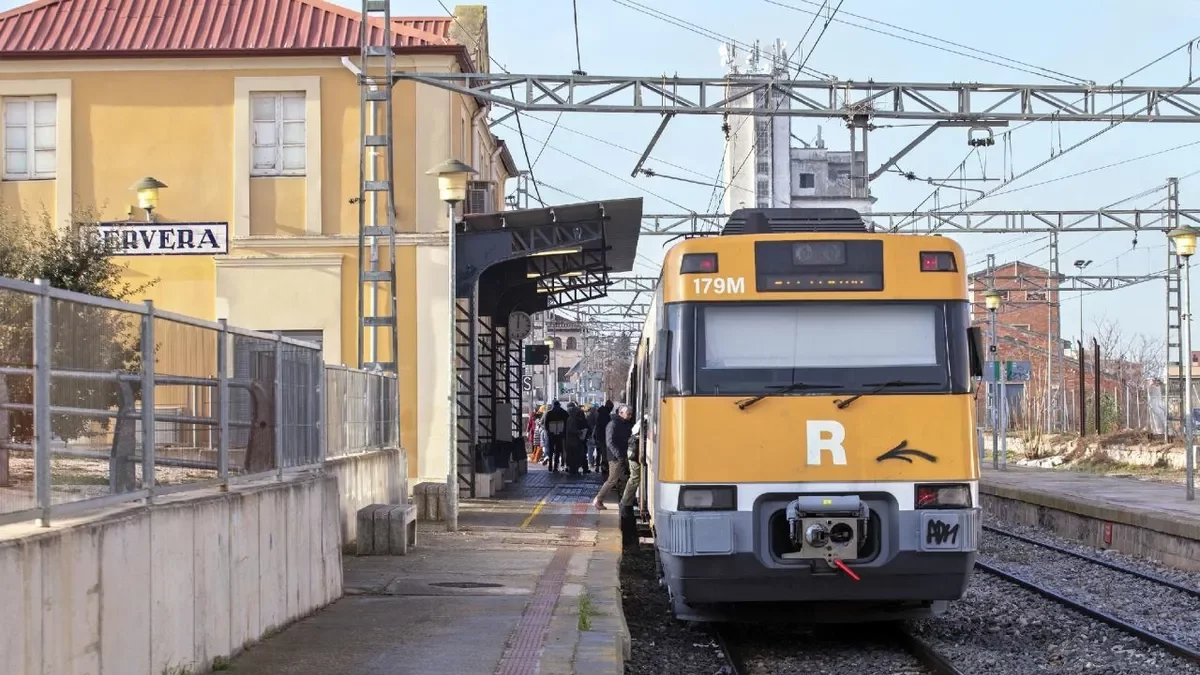 Un tren de la línia de Manresa a Cervera. - SEGRE