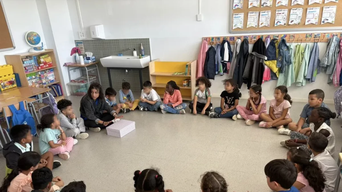 Alumnos de ciclo inicial de Primaria de la escuela Minerva en un “círculo de palabras”. - ESCOLA MINERVA
