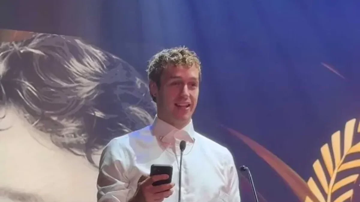 El actor de Guissona Àlex Ars, la noche del lunes en la gala de los Premios del Teatro Musical en Madrid. - AYUNTAMIENTO DE GUISSONA