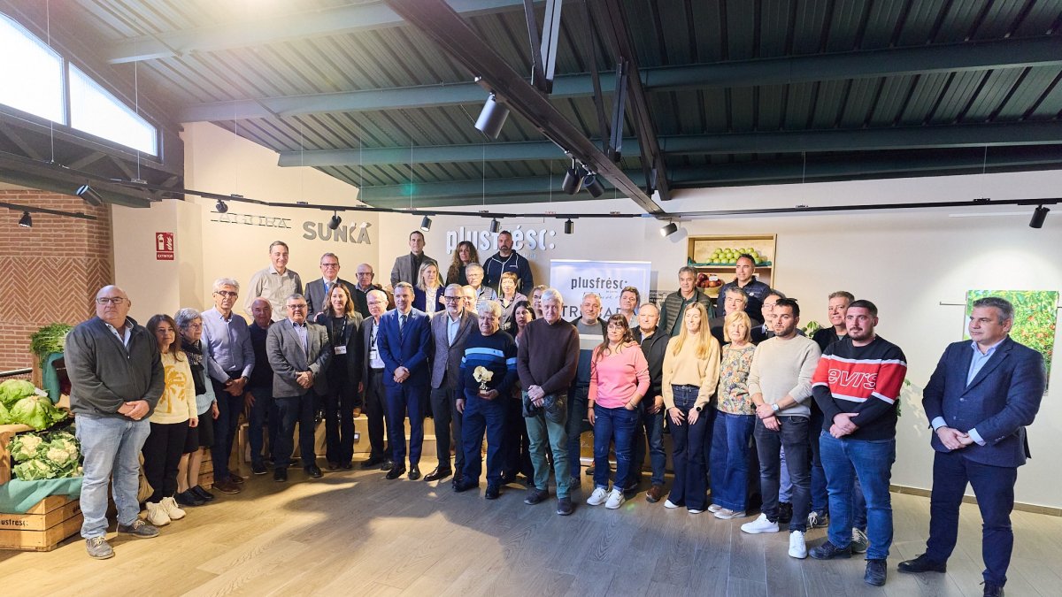 Una imatge de la trobada amb productors locals de Plusfresc.
