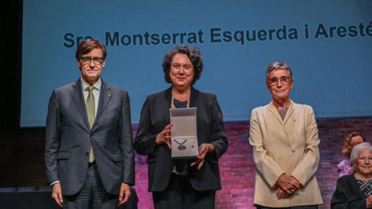 El acto de entrega de la medalla al mérito sanitario a la doctora Montserrat Esquerda.