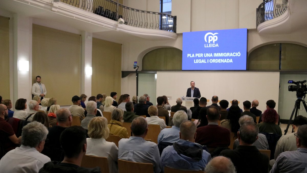 Sala Alfred Perenya de Lleida durant la presentació del Pla d'Immigració del PP
