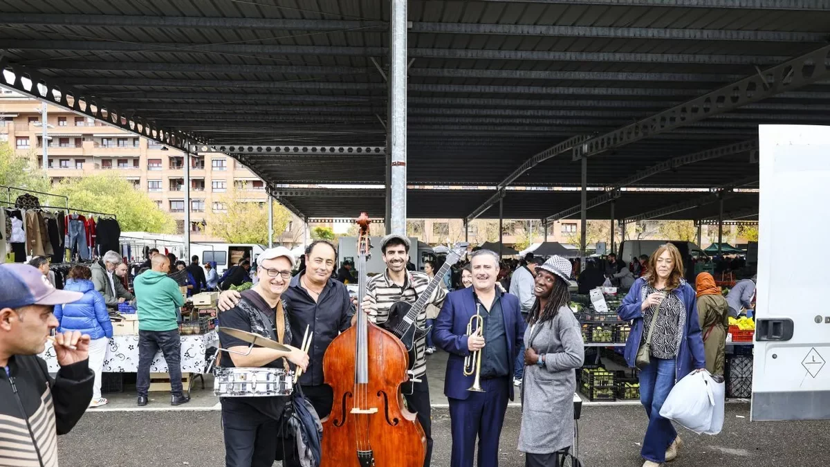 La banda Pixie Dixie i Jessica Abu porten a Pardinyes el ritme del jazz - INGRID SEGURA