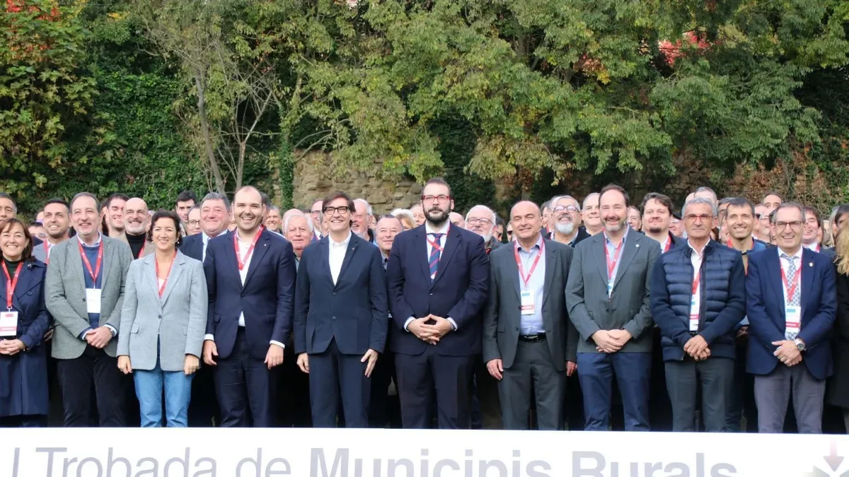 El president Salvador Illa i alguns dels seus consellers, en la primera trobada de municipis rurals. - ALBERT HERNÁNDEZ/ACN