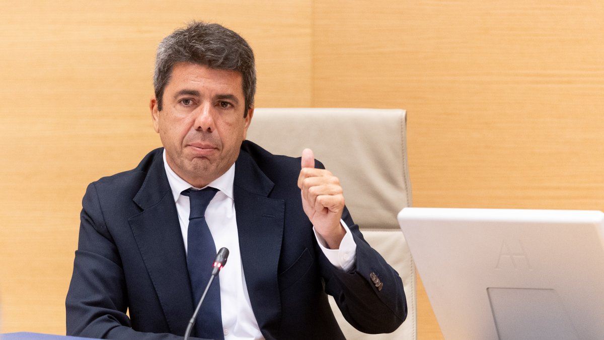 El president de la Generalitat valenciana en funcions, Carlos Mazón, compareix davant de la comissió de la dana, al Congrés dels Diputats.