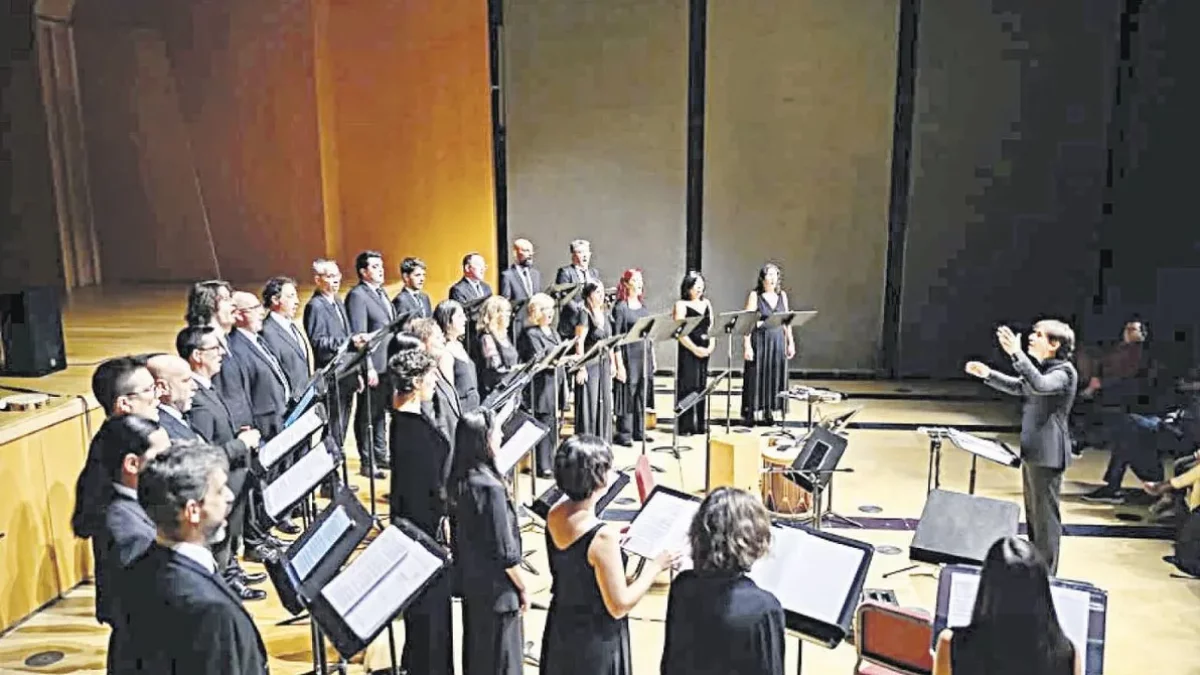 El Cor de Cambra del Palau, bajo la dirección del leridano Xavier Puig, en un concierto el pasado día 9. - TONI BOFILL