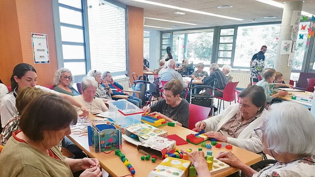 Usuaris d’una residència en el seu temps de lleure. - RESIDÈNCIA I CENTRE DE DIA PER A GENT GRAN LLEIDA-BALÀFIA