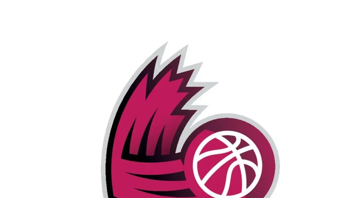 James Batemon trata de superar en velocidad a Cacok. - JAVI ENJUANES