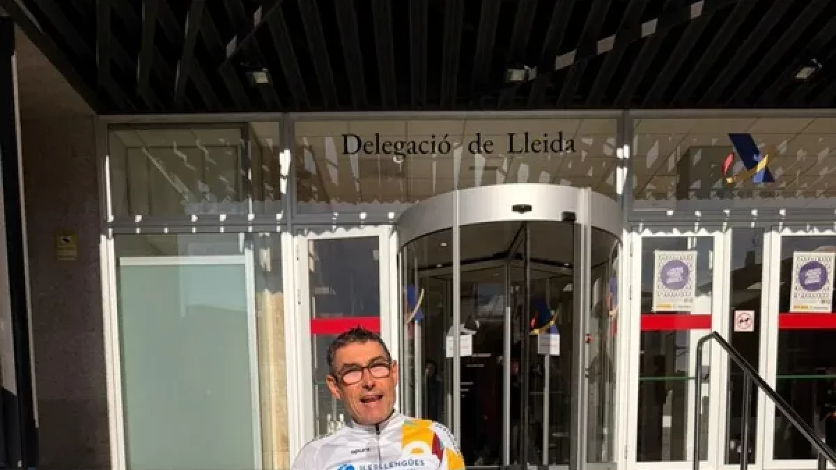 Diego Castilló, preparado con su bici para su particular carrera. - GESTHA