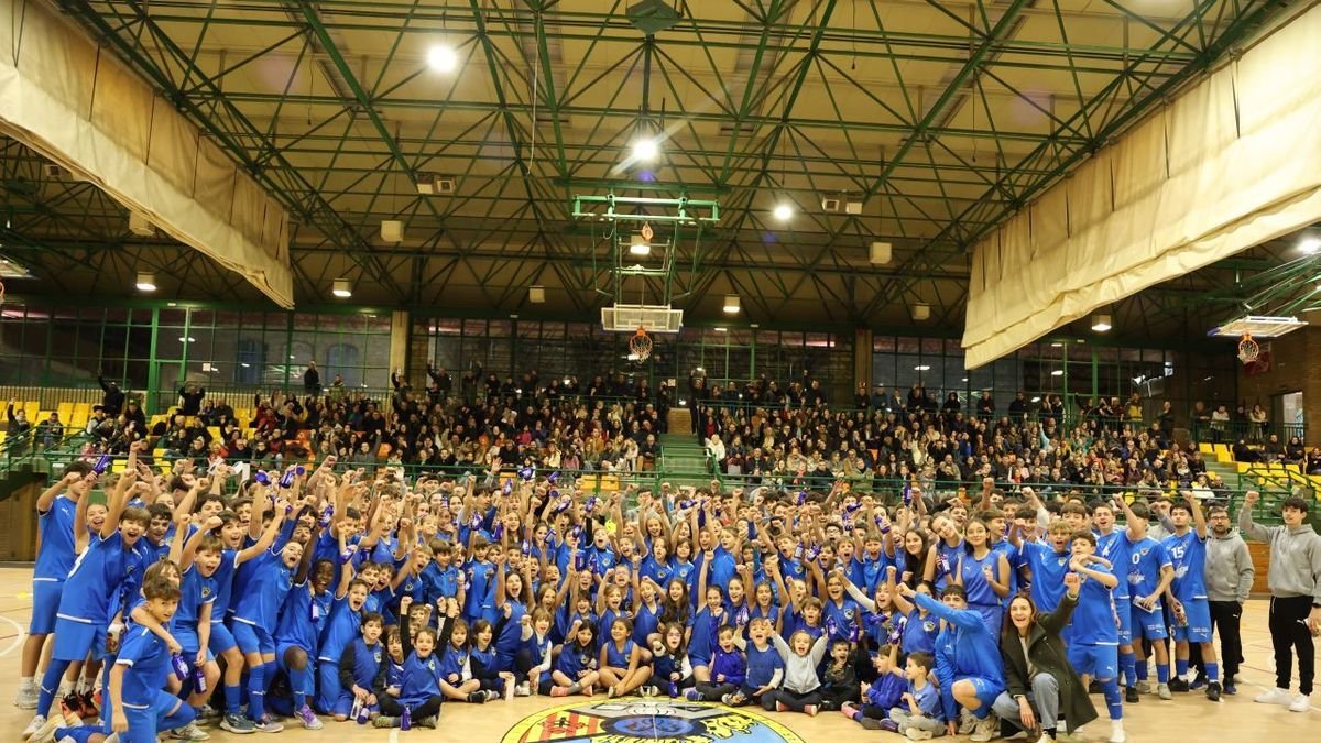 El Club Esportiu Maristes presenta els seus 26 equips i 300 esportistes en un acte multitudinari