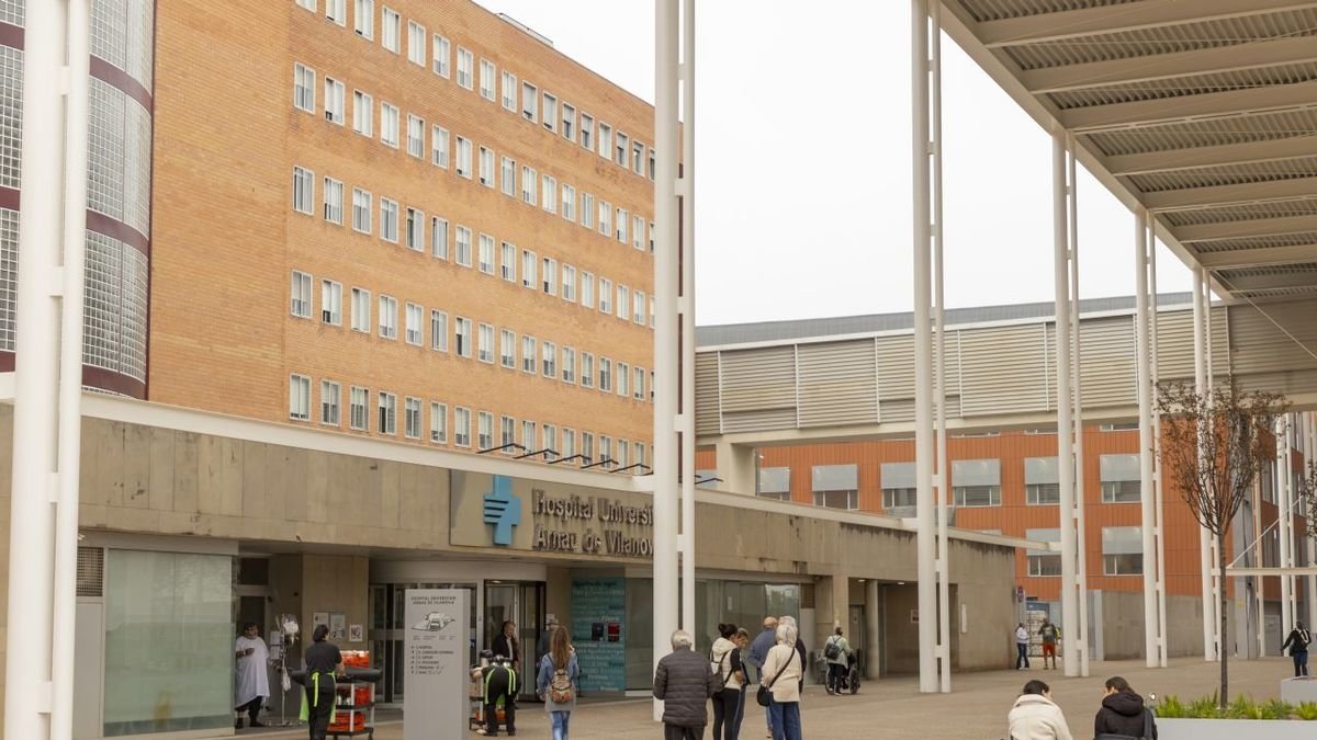 La víctima va ingressar a l’hospital Arnau de Vilanova. - JORDI ECHEVARRIA