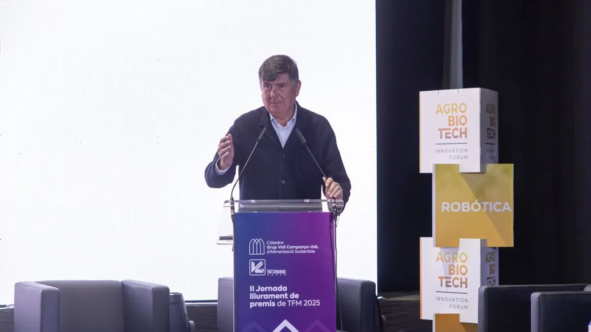 Pimentel, en su ponencia en el acto organizado por Vall Companys. - JORDI ECHEVARRIA