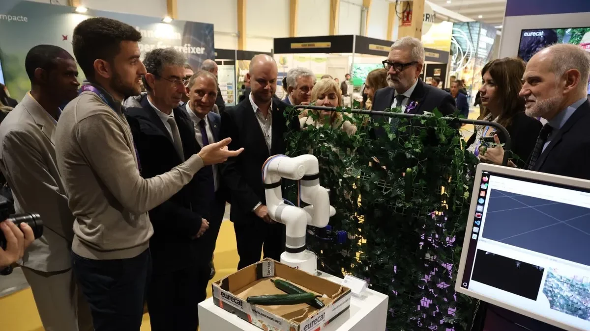 Las autoridades visitaron los estands de Agrobiotech después de la inauguración oficial. - AMADO FORROLLA