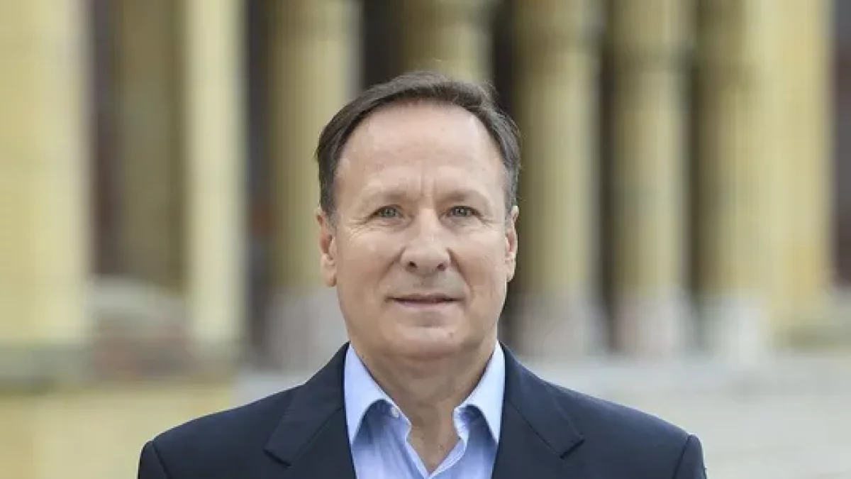 El catedràtic Iñaki Zabaleta imparteix la conferència inaugural. - EUSKO IKASKUNTZA