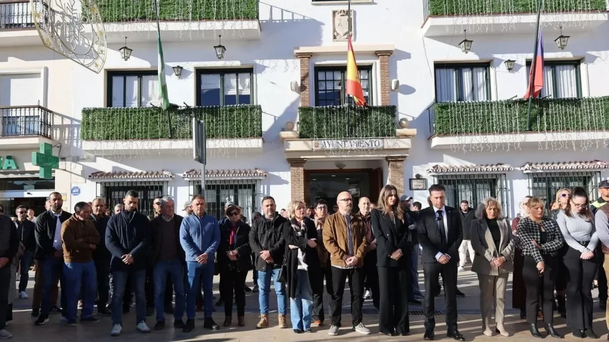 Minut de silenci a Torrox pels morts per una fuita de gas. - AJUNTAMENT DE TORROX