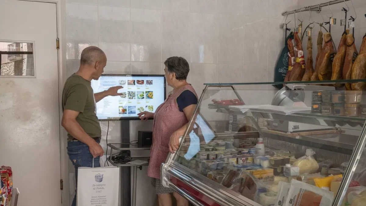 L’ultramarins de Llardecans dins de la iniciativa ‘Al poble hi ha de tot’ per a la venda online. - RAFA ARIÑO