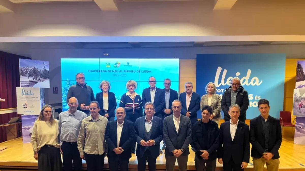 Representants de les estacions i d’institucions lleidatanes, ahir durant la presentació. - M. CODINAS