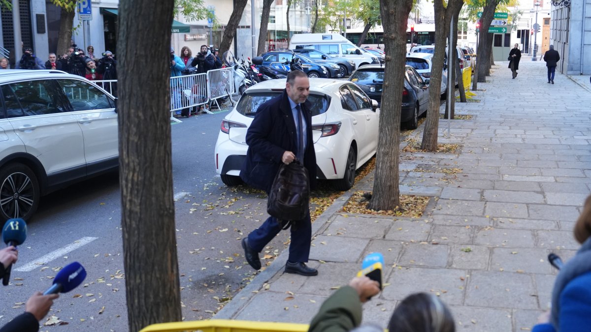 Imatge de l'entrada de José Luis Ábalos al Tribunal Suprem aquest dijous.