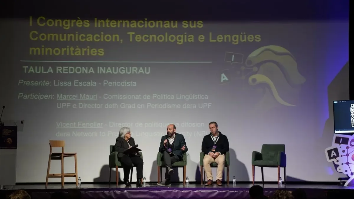 Taula inaugural del congrés de comunicació a Vielha.