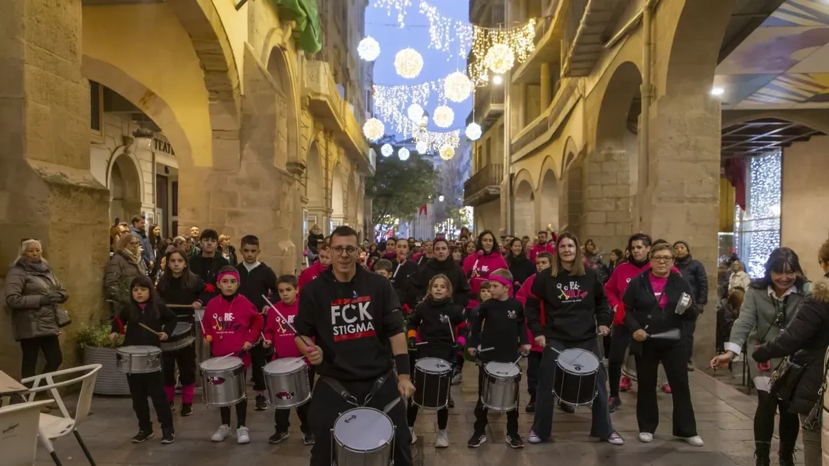 Una batucada va amenitzar els actes d’ahir a la plaça de la Paeria de Lleida. - PAERIA