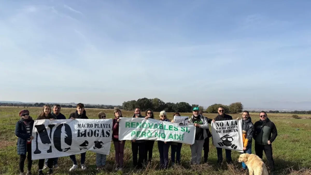 Al matí es va organitzar una caminada fins a la zona on estan previstes les plantes. - ATUREM EL BIOGÀS