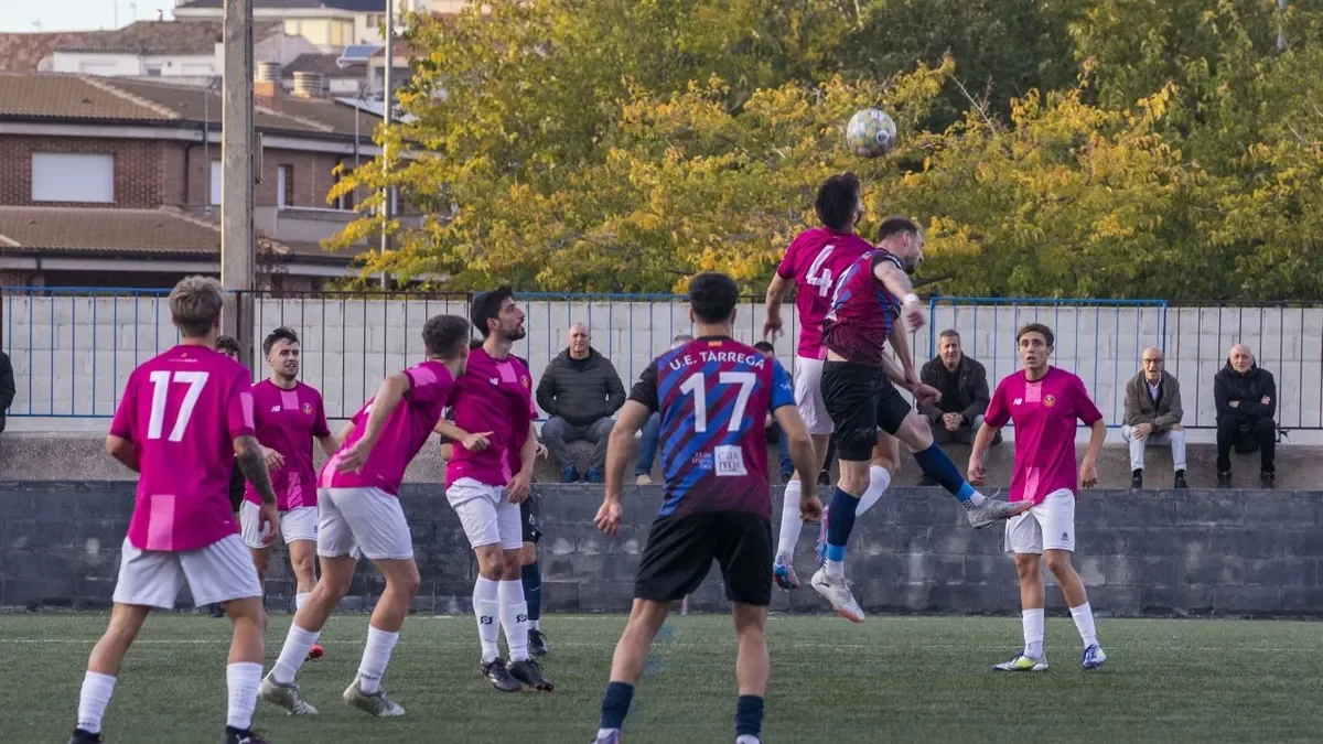 El Tàrrega, en foto de archivo, sumó un valioso punto en Martorell. - LAIA PEDRÓS