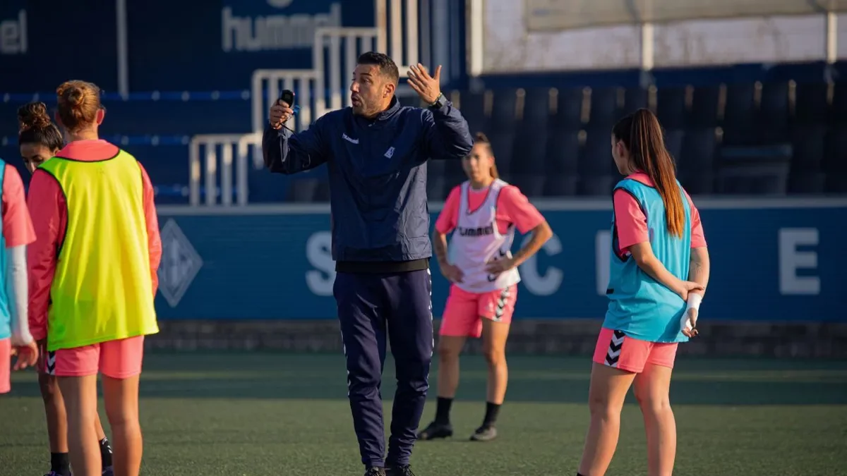 Rubén López, durant una sessió d’entrenament al camp del Recasens. - MARC DIUMENGE